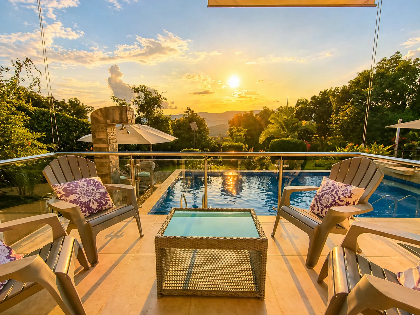 Villa Victoria — terraza con piscina y jacuzzi al atardecer